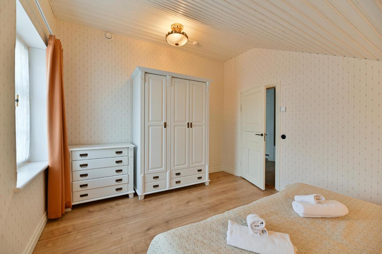 Pargimaja Apartments Kuressaare Bagian luar foto